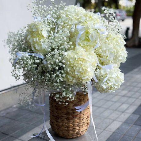 • Audrey • white hydrangeas basket