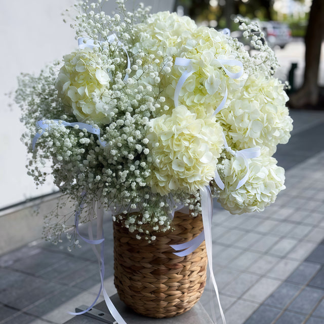 • Audrey • white hydrangeas basket