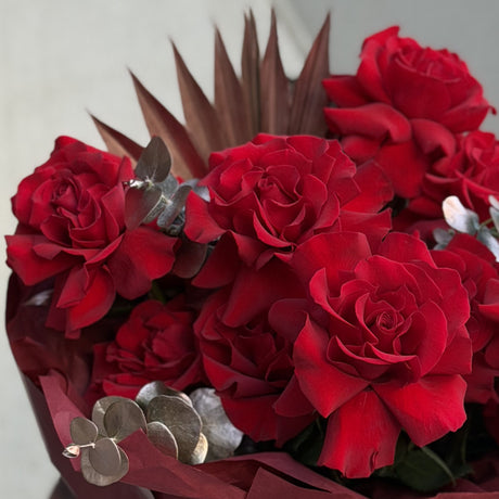 luxury bouquet with red roses  – Miami Beach flower delivery