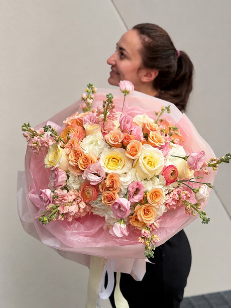 Luxury blush peach and ivory roses bouquet for flower delivery in Miami