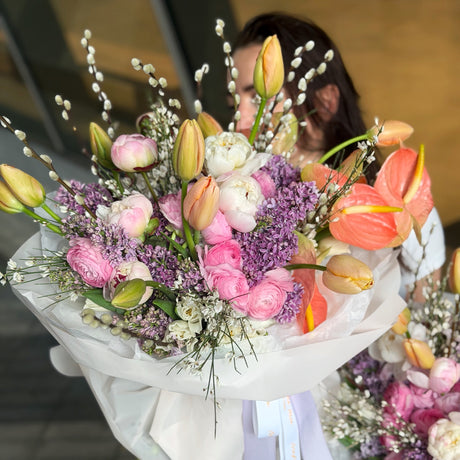 Bouquet of flowers with premium flower selection
