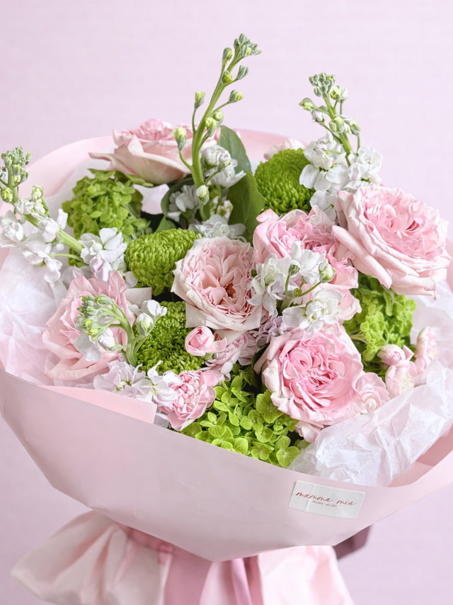 bouquet with roses – Miami flower delivery