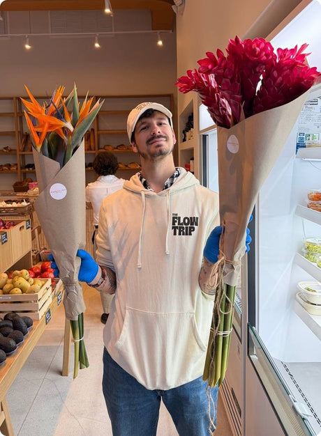 Man holding flowers from Mamma Mia flowers with the same day delivery in Miami
