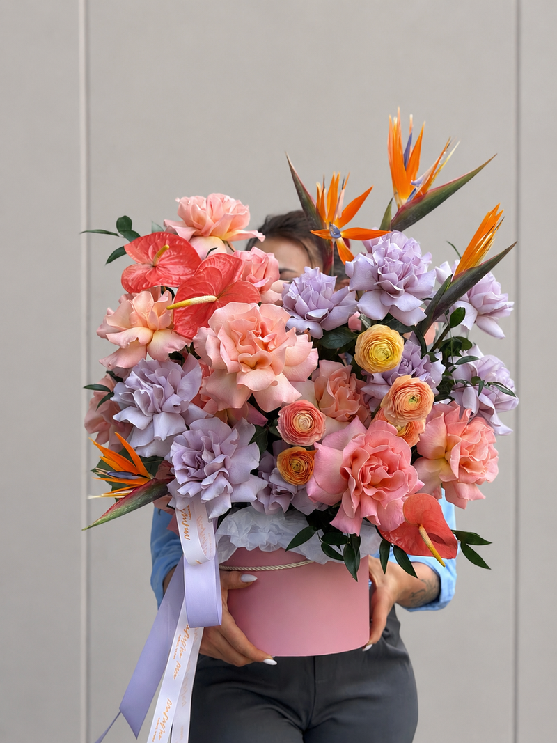 Luxury flower box with birds of paradise