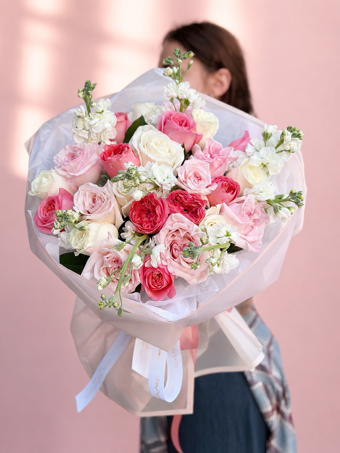 Luxury garden roses bouquet by Mamma Mia Flower Studio