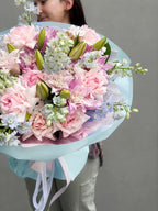 bouquet with lilies and pink roses