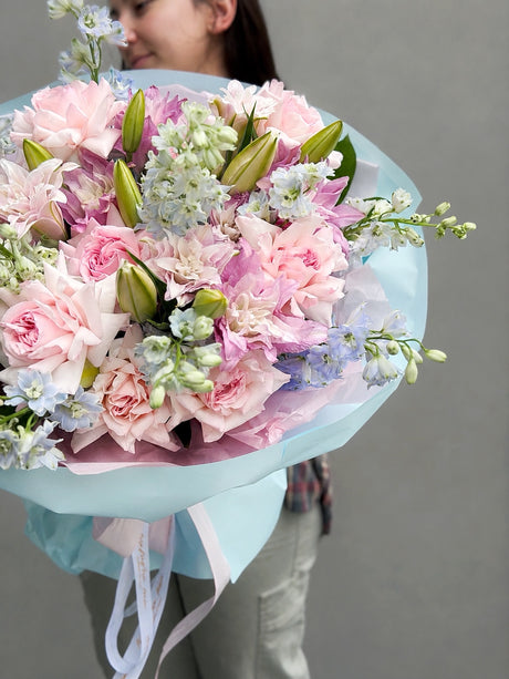 bouquet with lilies and pink roses