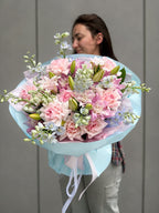 bouquet with lilies and pink roses
