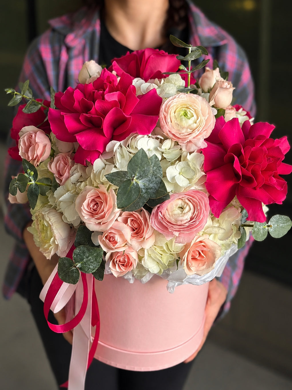 Pink flower box with roses and hydrangeas in Miami