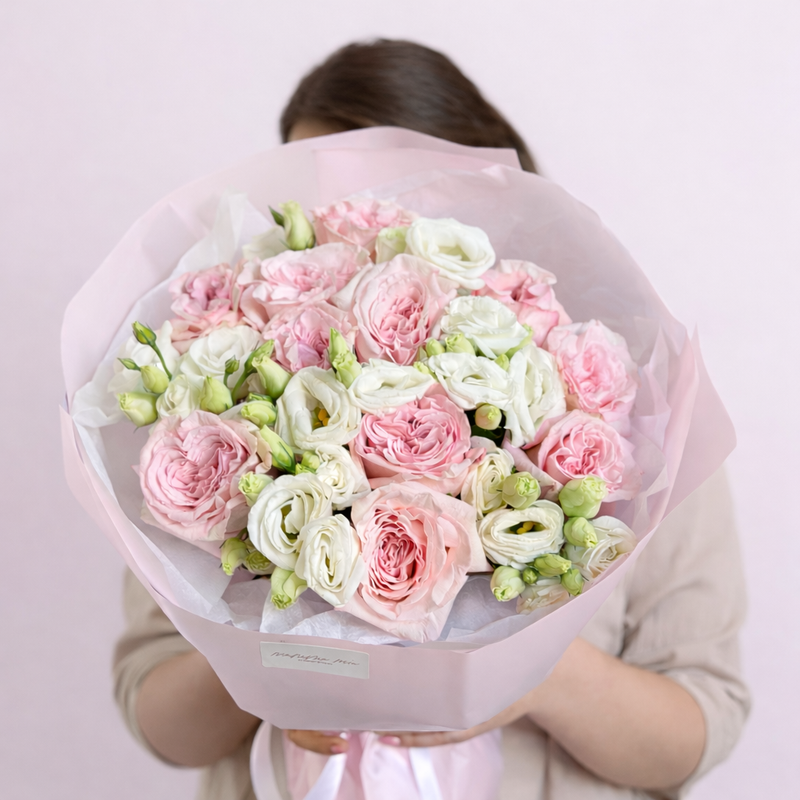 Pink garden roses bouquet with white lisianthus for flower delivery in Miami