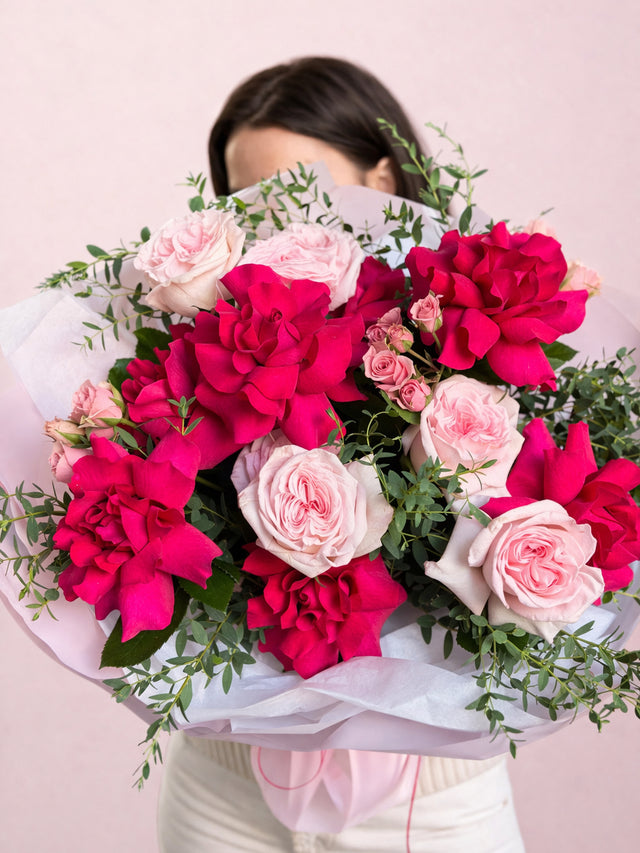Bouquet of pink and red roses available for the same day delivery in miami