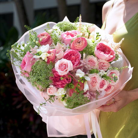 Luxury pink roses and ranunculus bouquet handcrafted in Miami