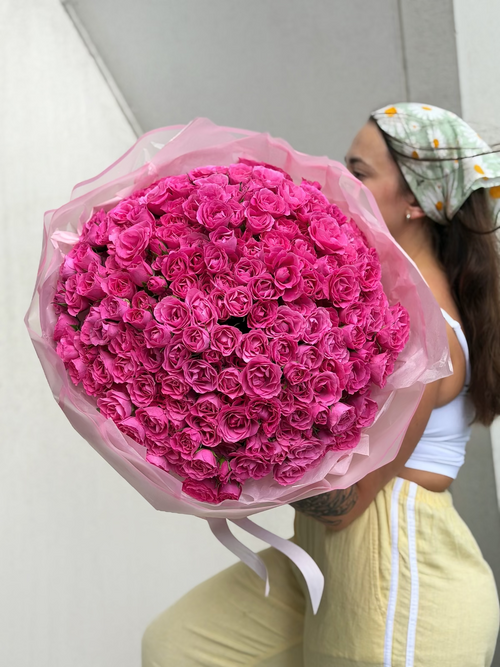 Large pink spray roses bouquet for flower delivery in Miami
