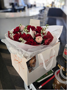 Same-day flower delivery in Miami. Best local florist. Premium Roses. Luxury floral arrangements and weddings
