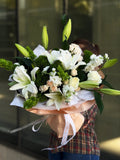 Premium white lilies and garden roses bouquet for flower delivery in Miami