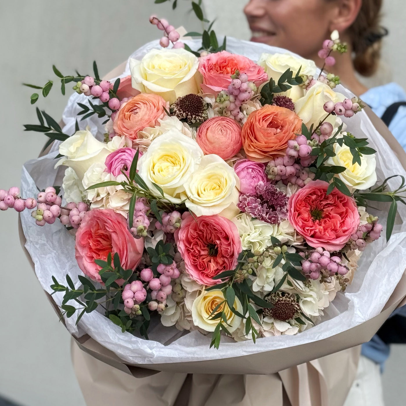 Luxury flower selection  bouquet crafted with premium garden roses, ranunculuses and available for same-day flower delivery in Miami. Designed by Mamma Mia Flower Studio, a local Miami florist known for elegant bouquets and beautiful floral gifts. Order online today for a romantic surprise or special occasion.
