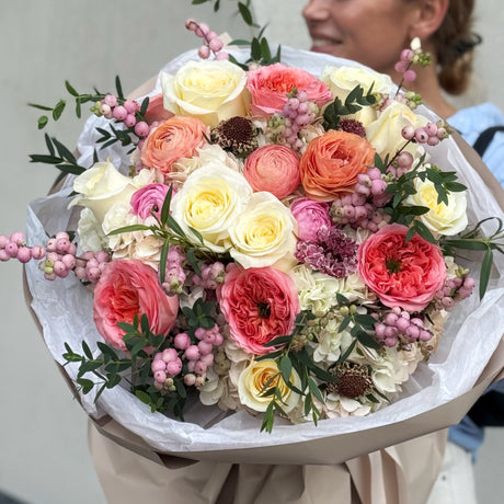 Luxury flower selection  bouquet crafted with premium garden roses, ranunculuses and available for same-day flower delivery in Miami. Designed by Mamma Mia Flower Studio, a local Miami florist known for elegant bouquets and beautiful floral gifts. Order online today for a romantic surprise or special occasion.