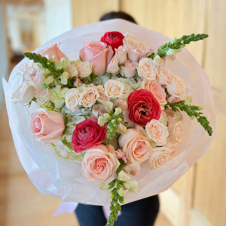 Pink roses and ranunculus bouquet for flower delivery in Miami