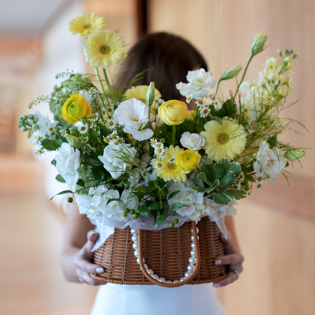 Yellow and white flower basket for flower delivery in Miami